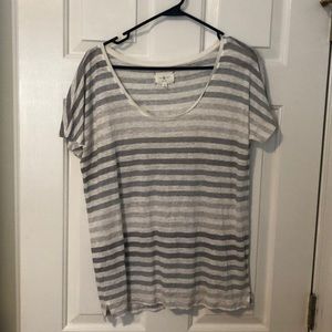 Gray stripped tshirt